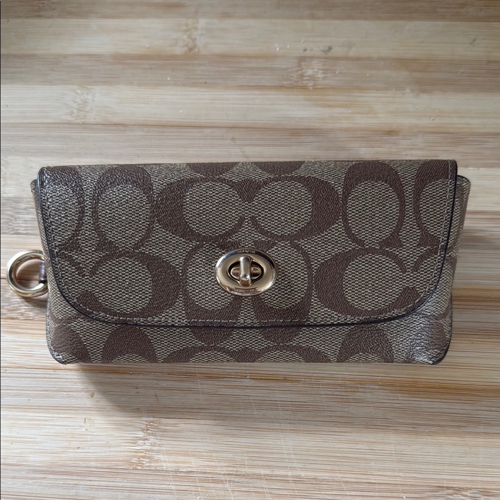 Coach Sunglasses Case Signature Canvas